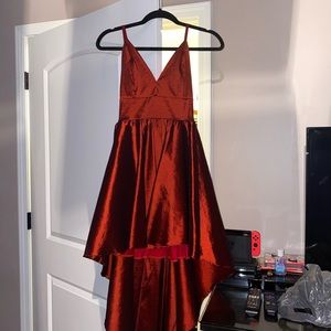 Beautiful red high low dress 😍